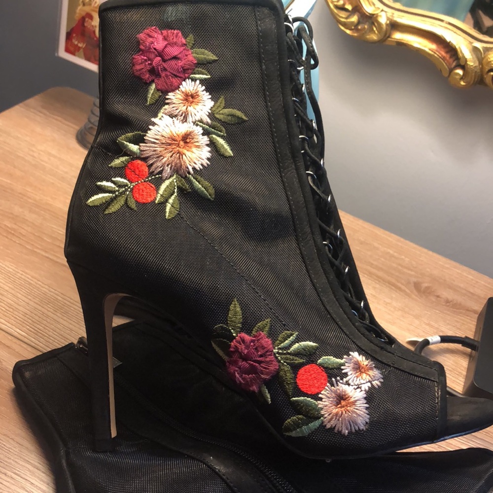 Giani Bini lace up heels